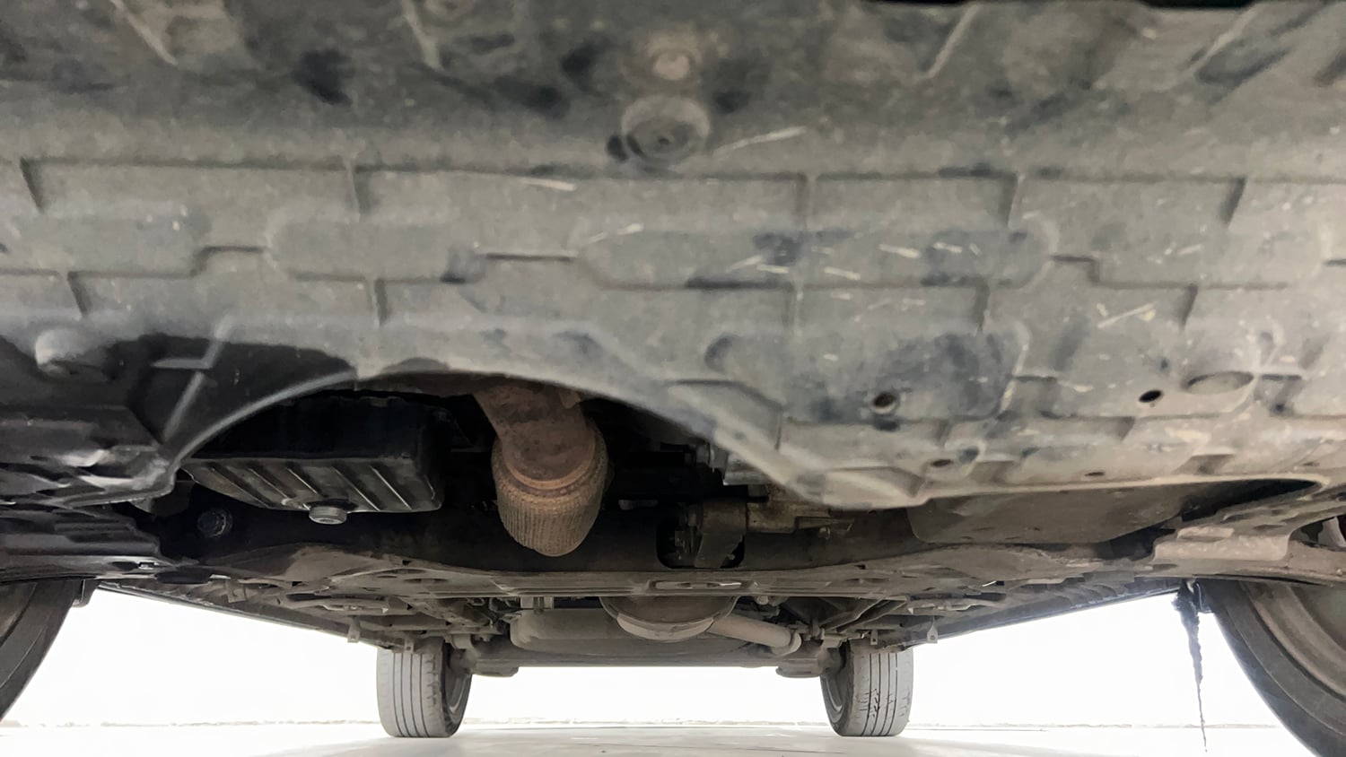 Used 2021 MG Motors Hector Plus Sharp 1.5 Petrol Turbo CVT 6-STR Petrol Automatic extra FRONT LEFT UNDERBODY VIEW