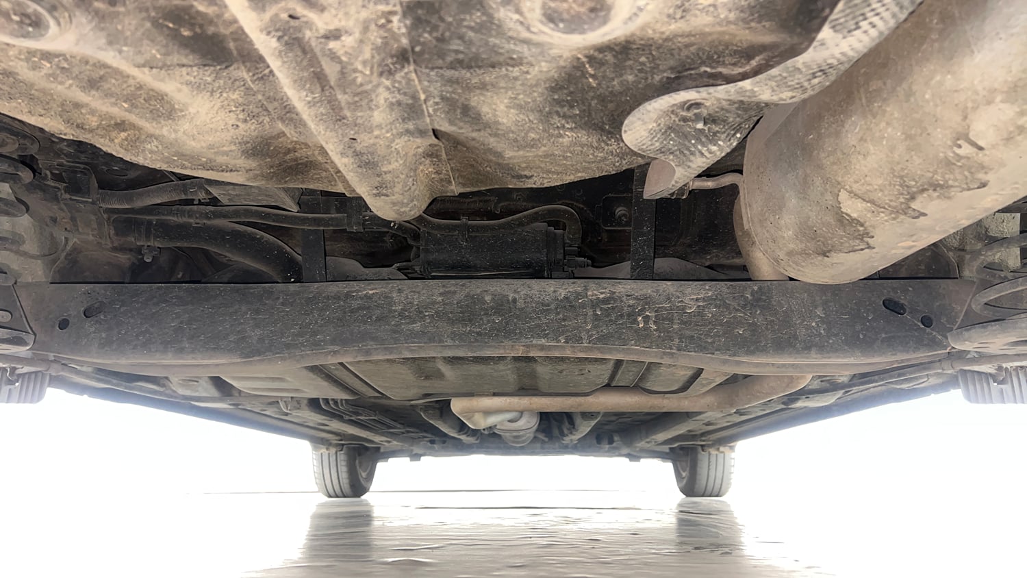 Used 2023 Hyundai Verna S 1.5 Petrol MT Petrol Manual extra REAR UNDERBODY VIEW (TAKEN FROM REAR)