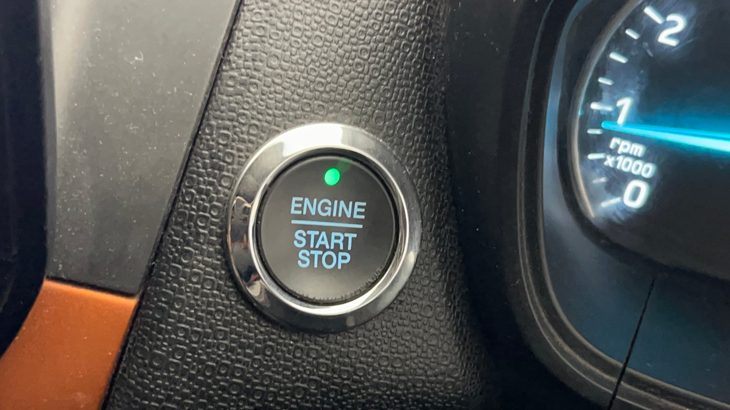 Used 2021 Ford EcoSport S MT 1.5 Ti-VCT Petrol Manual top_features Keyless start