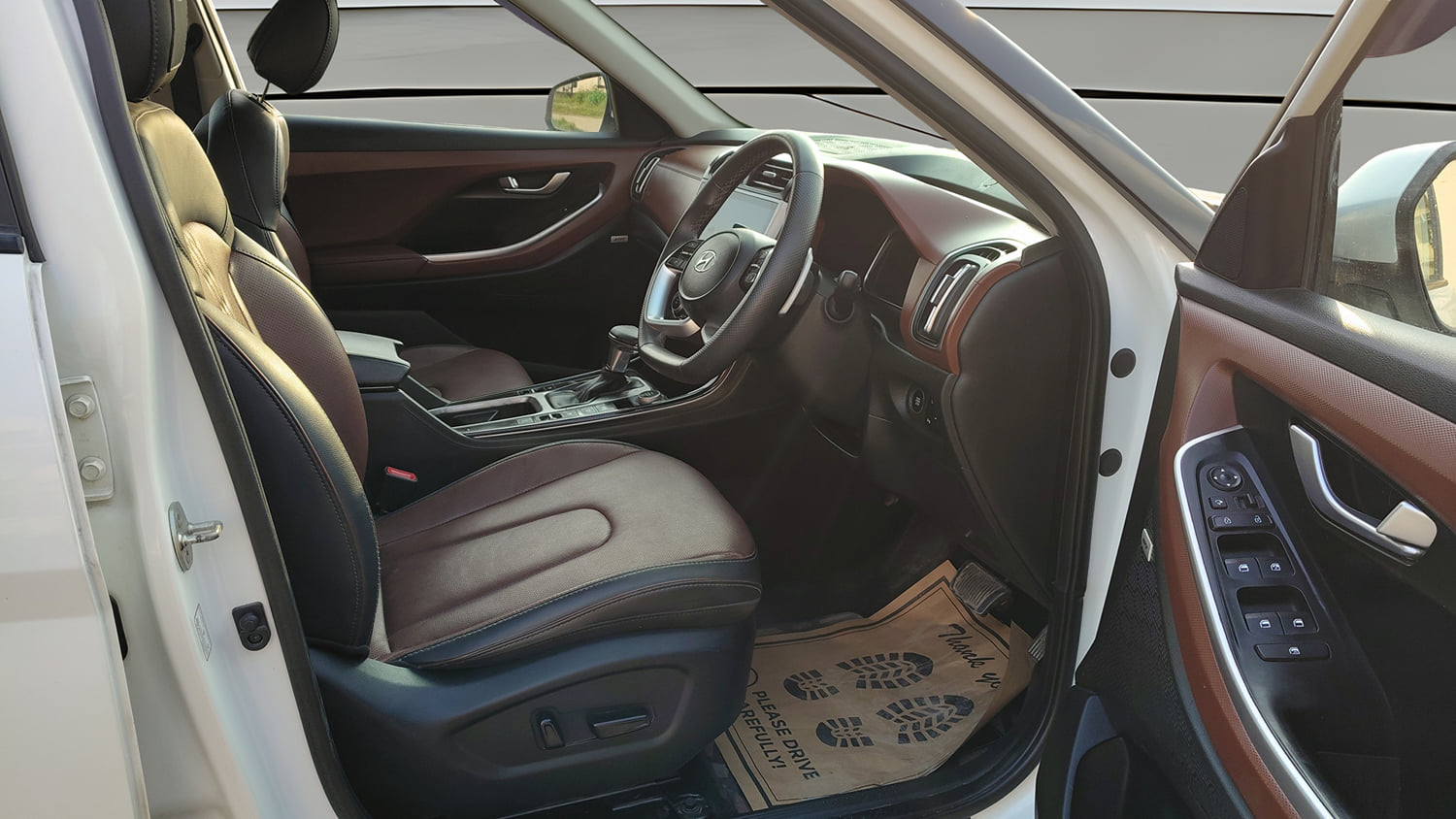 Used 2022 Hyundai Alcazar Signature (O) 6 STR 1.5 Diesel AT Diesel Automatic interior RIGHT SIDE FRONT DOOR CABIN VIEW