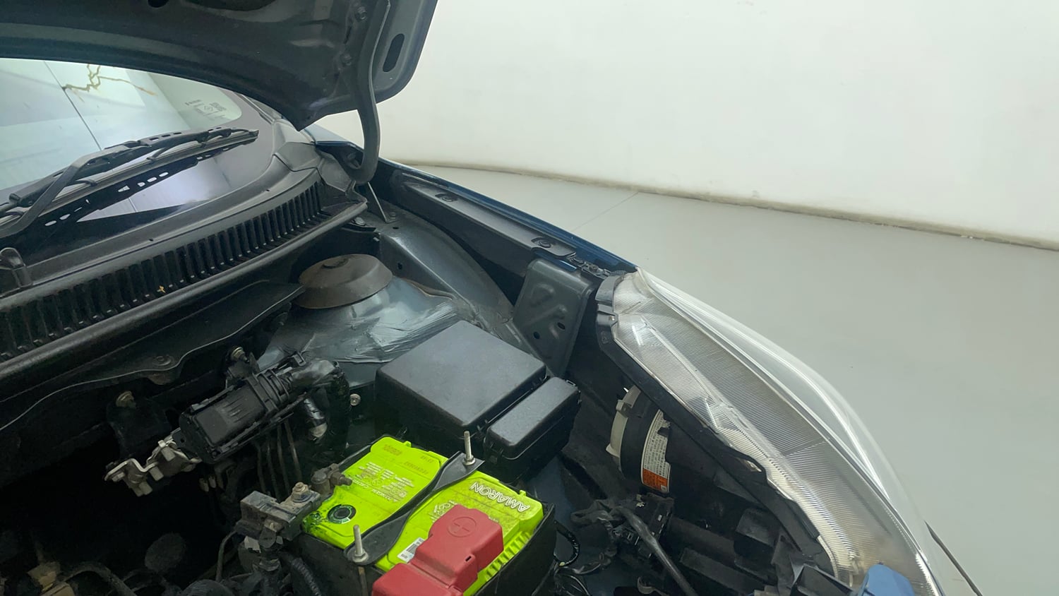 Used 2016 Maruti Suzuki Baleno Alpha 1.2 Petrol Manual engine ENGINE LEFT SIDE HINGE & APRON VIEW