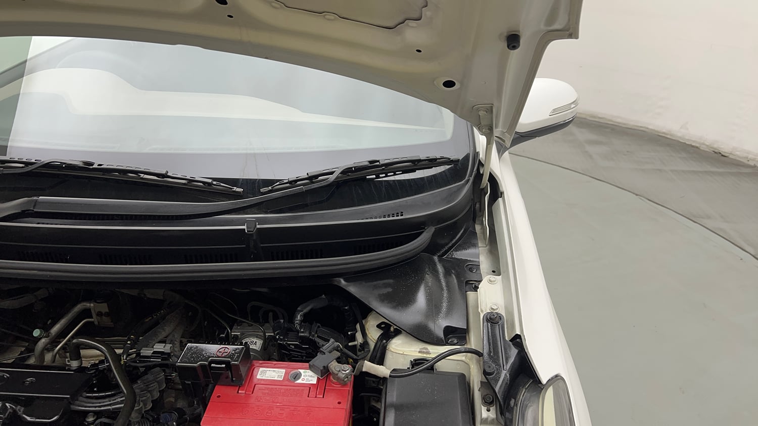 Used 2016 Hyundai Elite i20 Sportz 1.2 Petrol Manual engine ENGINE LEFT SIDE HINGE & APRON VIEW