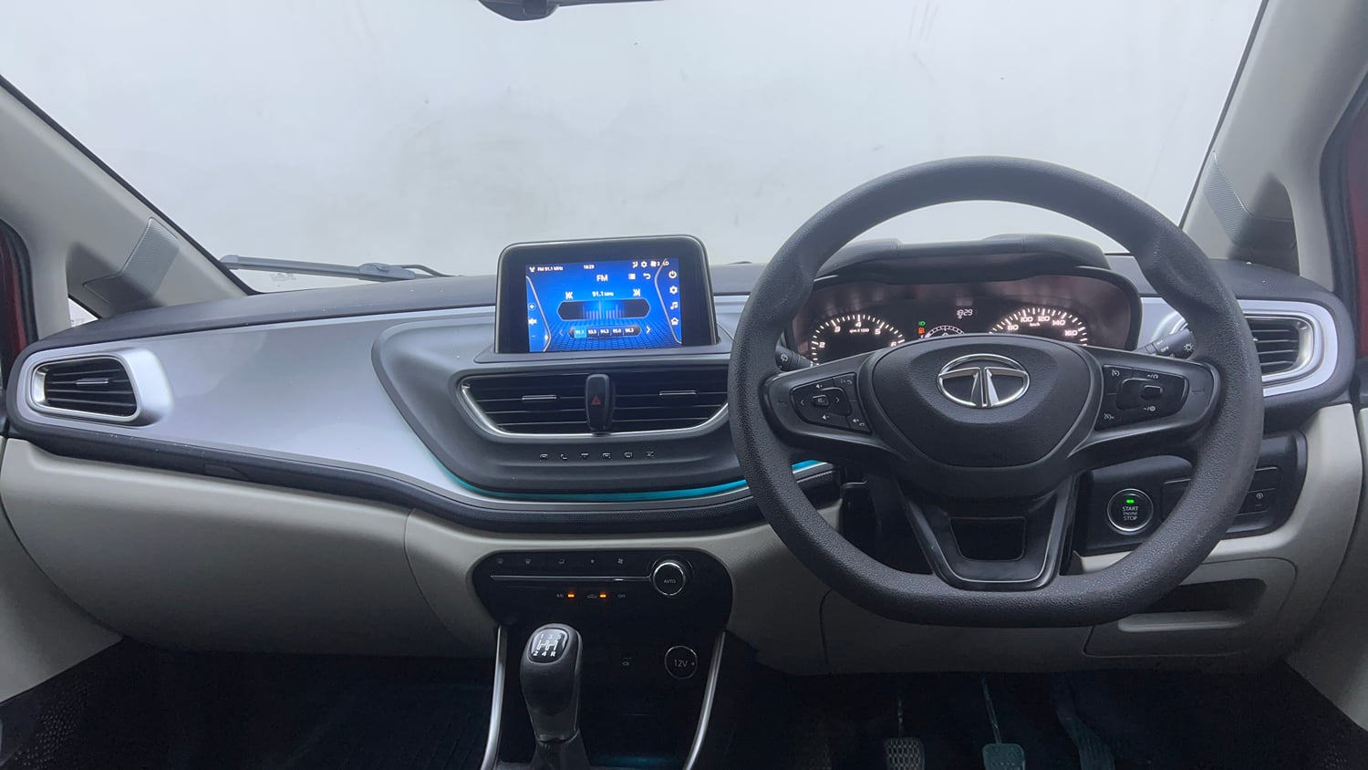 Used 2022 Tata Altroz XZ Petrol Petrol Manual interior DASHBOARD VIEW