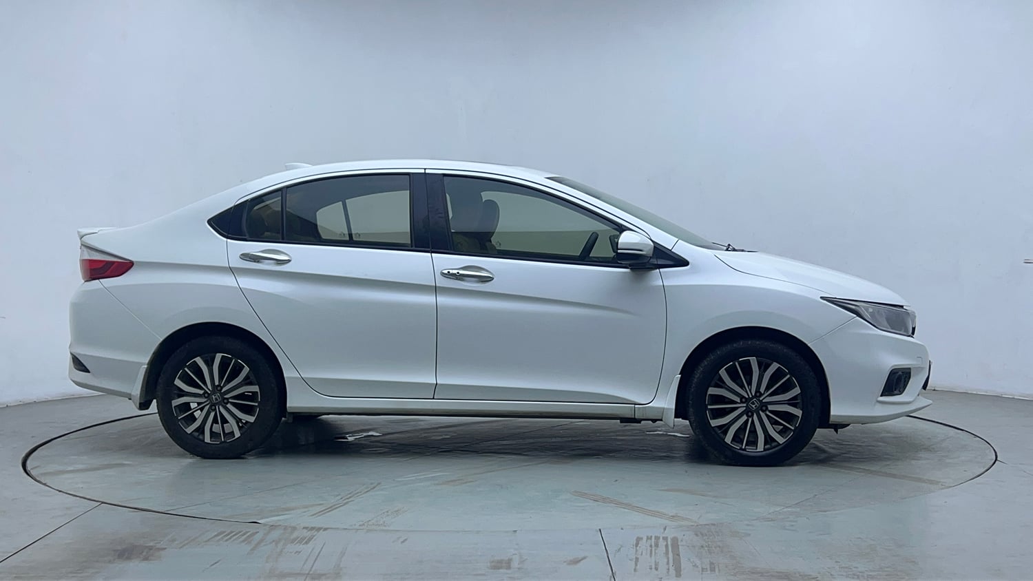 Used 2020 Honda City ZX CVT Petrol Petrol Automatic exterior RIGHT SIDE VIEW
