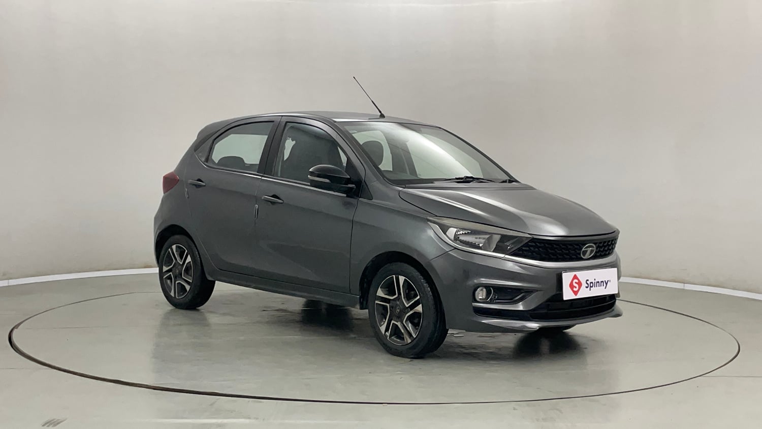 Used 2021 Tata Tiago XZ Plus Petrol Manual exterior RIGHT FRONT CORNER VIEW