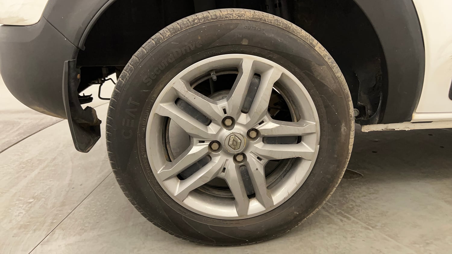 Used 2023 Renault Triber RXZ Petrol Manual tyres RIGHT REAR TYRE RIM VIEW
