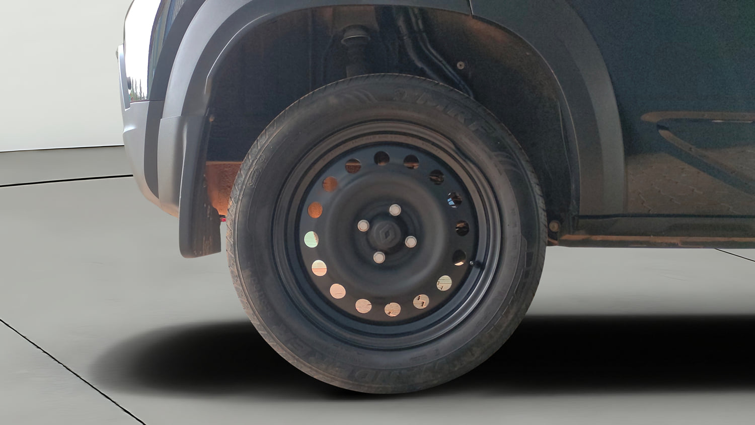 Used 2024 Renault Kiger RXE Petrol Manual tyres RIGHT REAR TYRE RIM VIEW