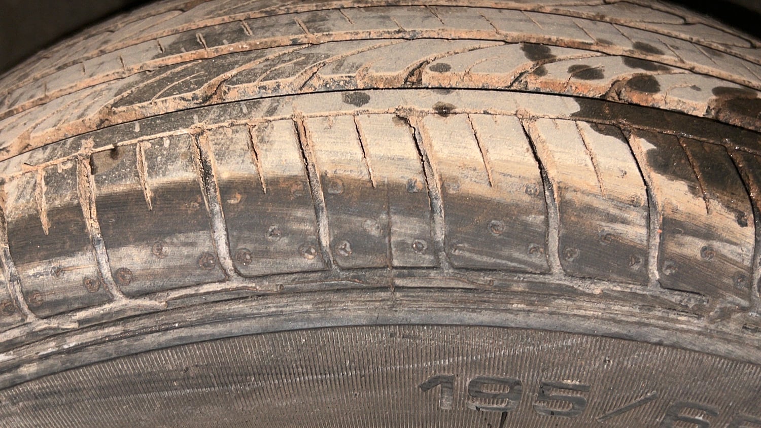 Used 2022 Hyundai Venue SX 1.2 Petrol Petrol Manual tyres RIGHT FRONT TYRE TREAD VIEW