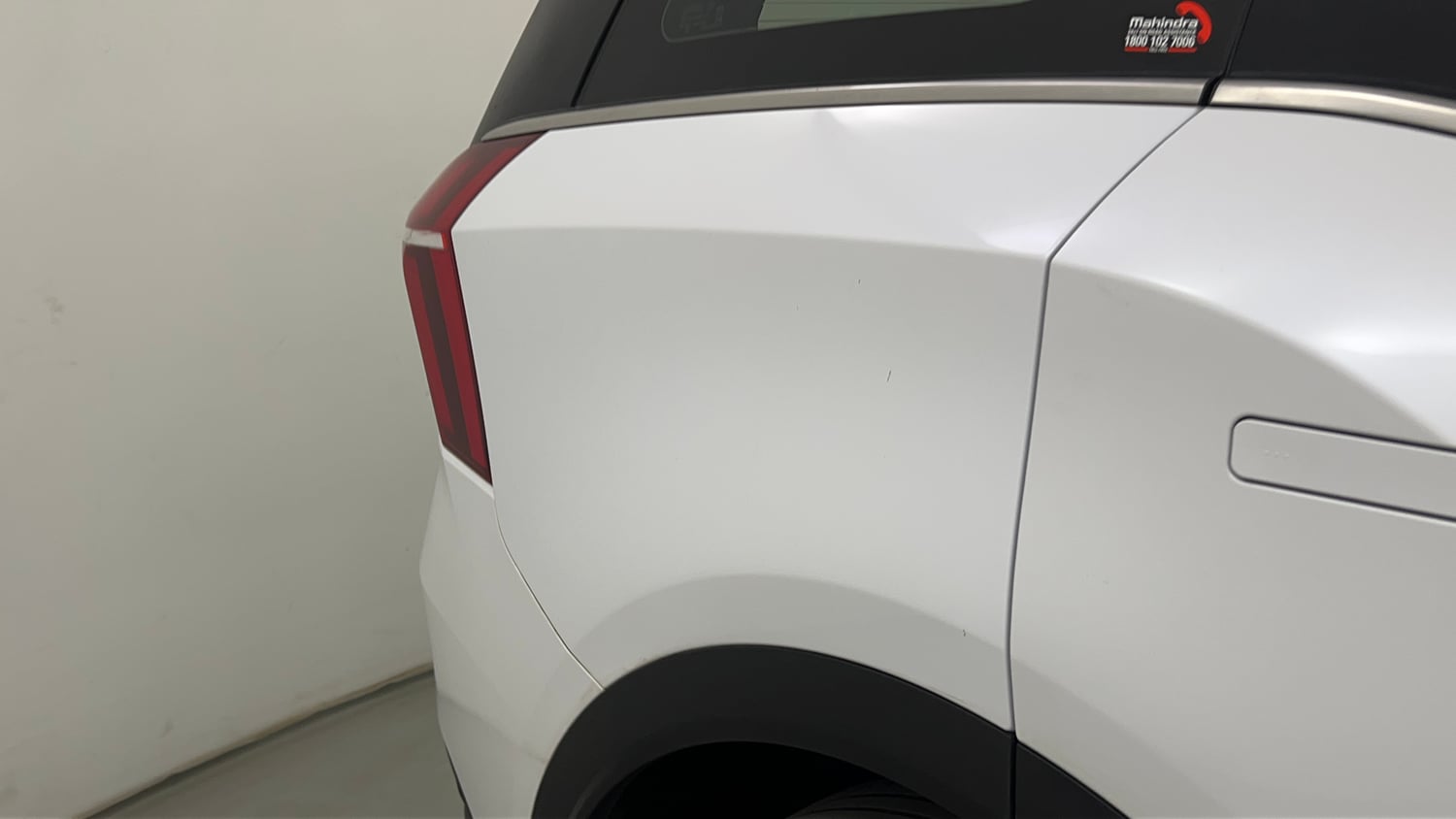 Used 2024 Mahindra XUV700 AX7 Diesel MT 7 STR Diesel Manual dents MINOR SCRATCH