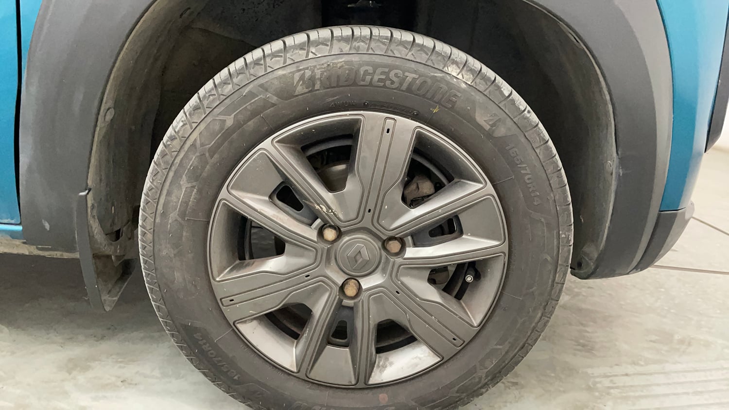 Used 2020 Renault Kwid CLIMBER 1.0 AMT Opt Petrol Automatic tyres RIGHT FRONT TYRE RIM VIEW