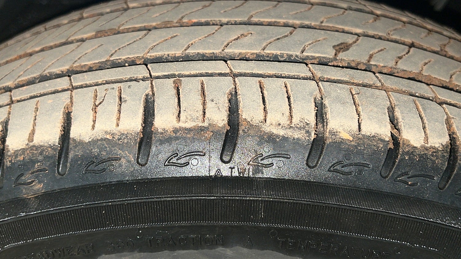 Used 2026 Hyundai Grand i10 Nios Sportz 1.2 Kappa VTVT Petrol Manual tyres LEFT FRONT TYRE TREAD VIEW