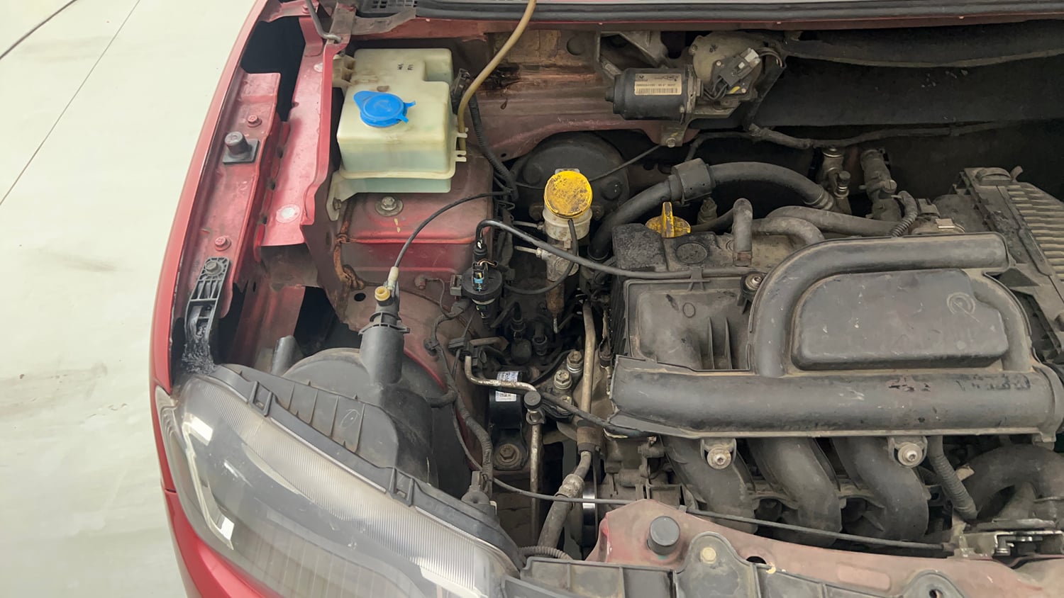Used 2017 Renault Kwid 1.0 RXT AMT Opt Petrol Automatic engine ENGINE RIGHT SIDE VIEW