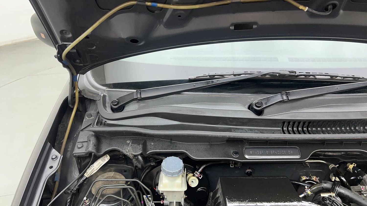 Used 2023 Maruti Suzuki Alto K10 VXi S-CNG Cng Manual engine ENGINE RIGHT SIDE HINGE & APRON VIEW