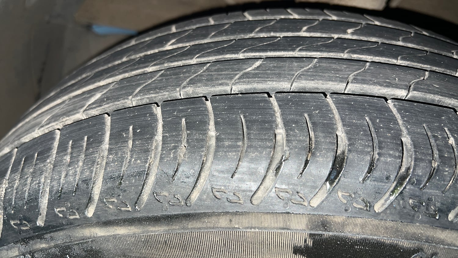 Used 2023 Maruti Suzuki XL6 Alpha Plus MT Petrol Petrol Manual tyres LEFT FRONT TYRE TREAD VIEW