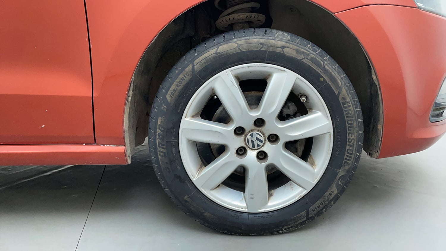 Used 2014 Volkswagen Polo Comfortline 1.2L (P) Petrol Manual tyres RIGHT FRONT TYRE RIM VIEW