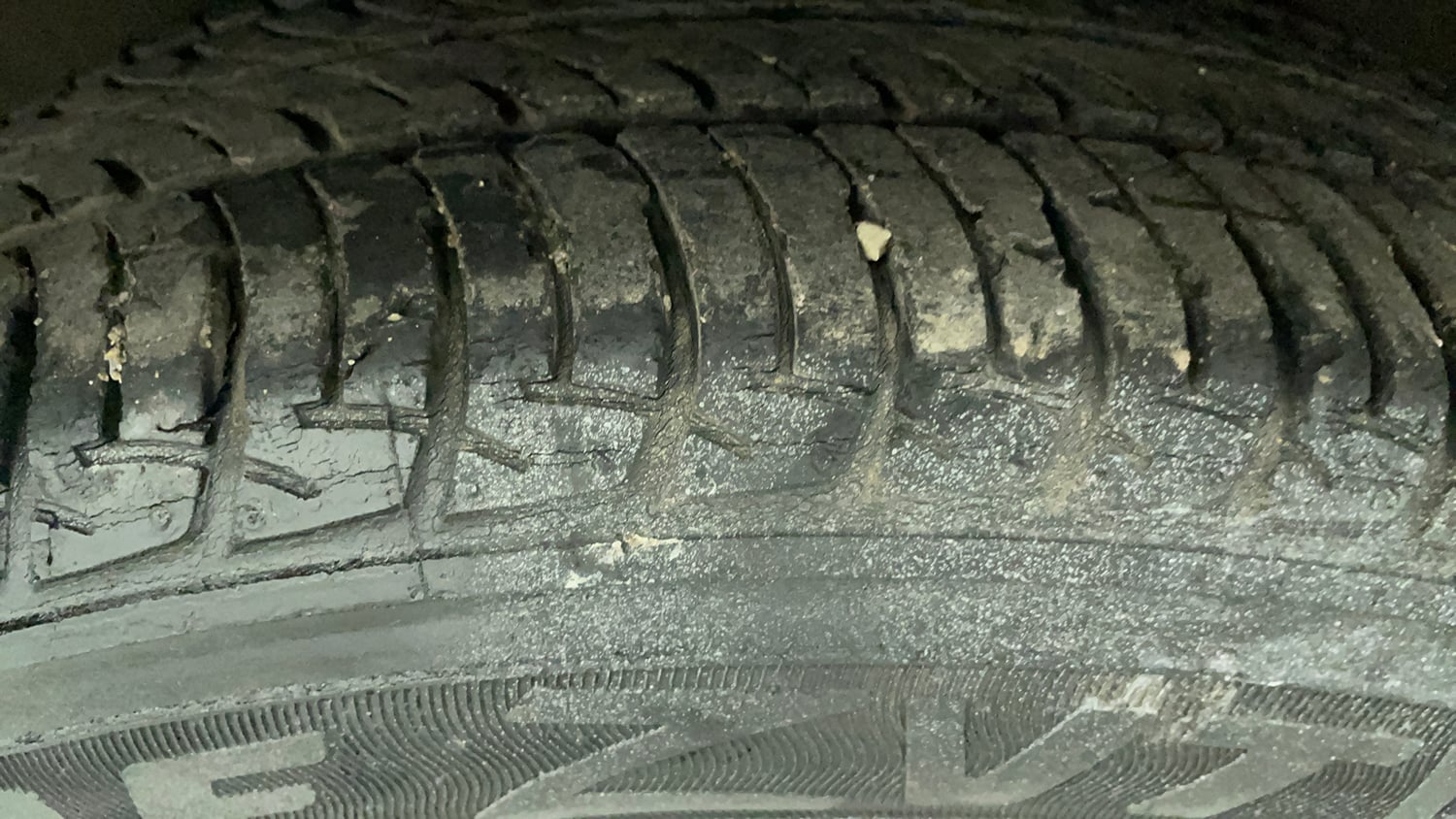 Used 2014 Maruti Suzuki Celerio VXi AMT Petrol Automatic tyres LEFT FRONT TYRE TREAD VIEW