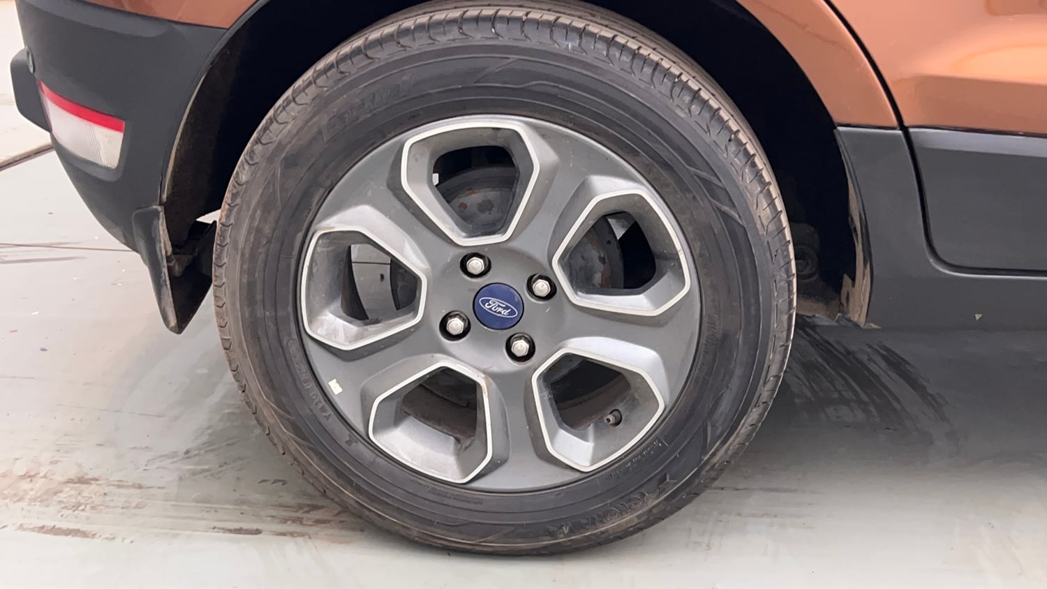 Used 2021 Ford EcoSport S MT 1.5 Ti-VCT Petrol Manual tyres RIGHT REAR TYRE RIM VIEW