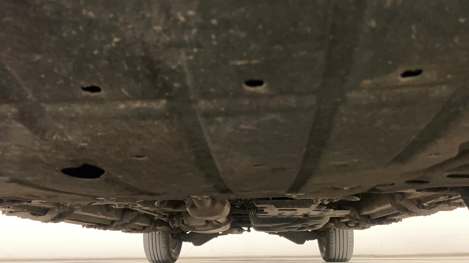 Used 2024 Mahindra XUV700 AX7 Diesel MT 7 STR Diesel Manual extra FRONT LEFT UNDERBODY VIEW