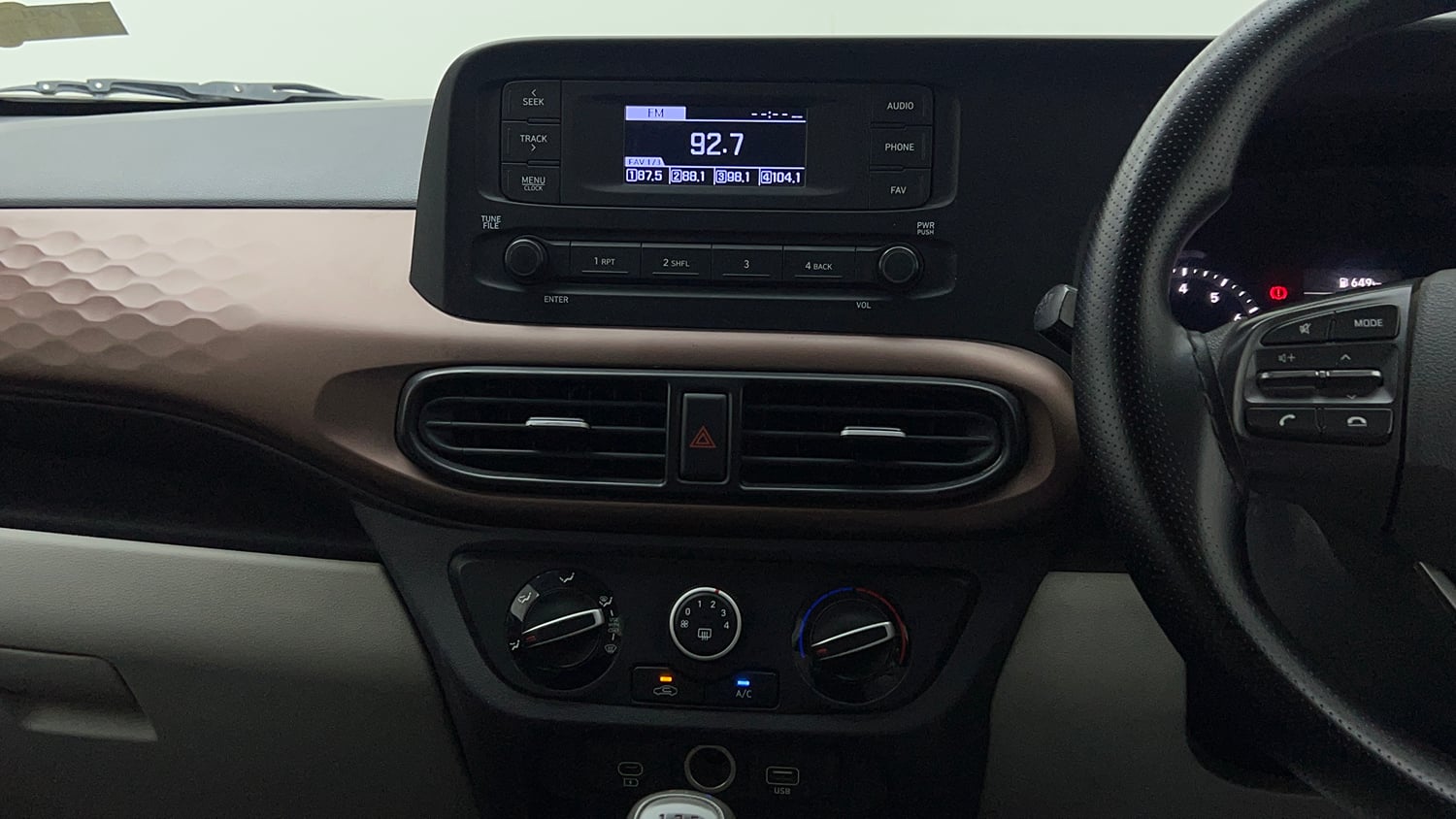 Used 2023 Hyundai Aura S 1.2 Petrol Petrol Manual interior MUSIC SYSTEM & AC CONTROL VIEW