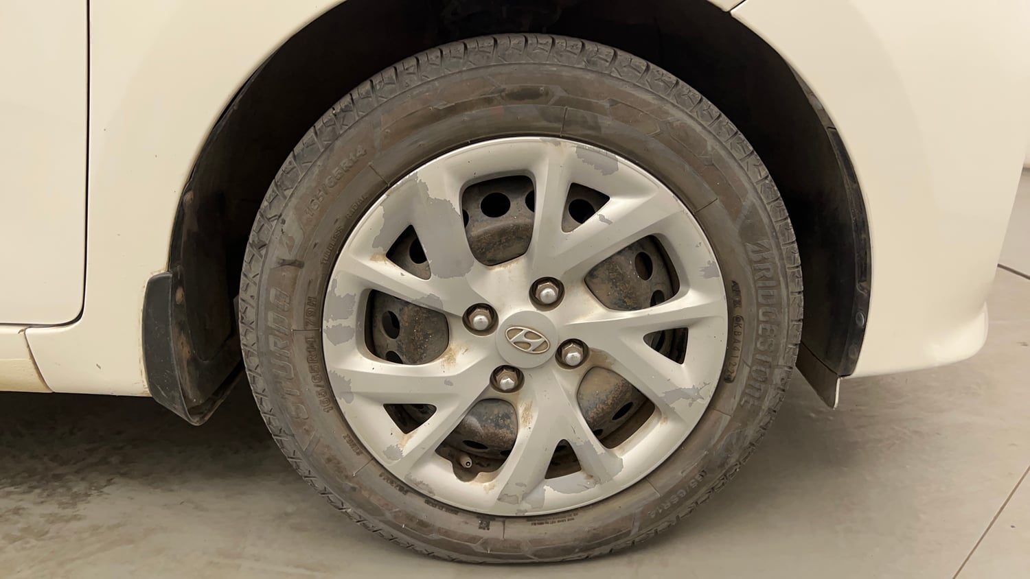 Used 2018 Hyundai Grand i10 Magna 1.2 Kappa VTVT Petrol Manual tyres RIGHT FRONT TYRE RIM VIEW