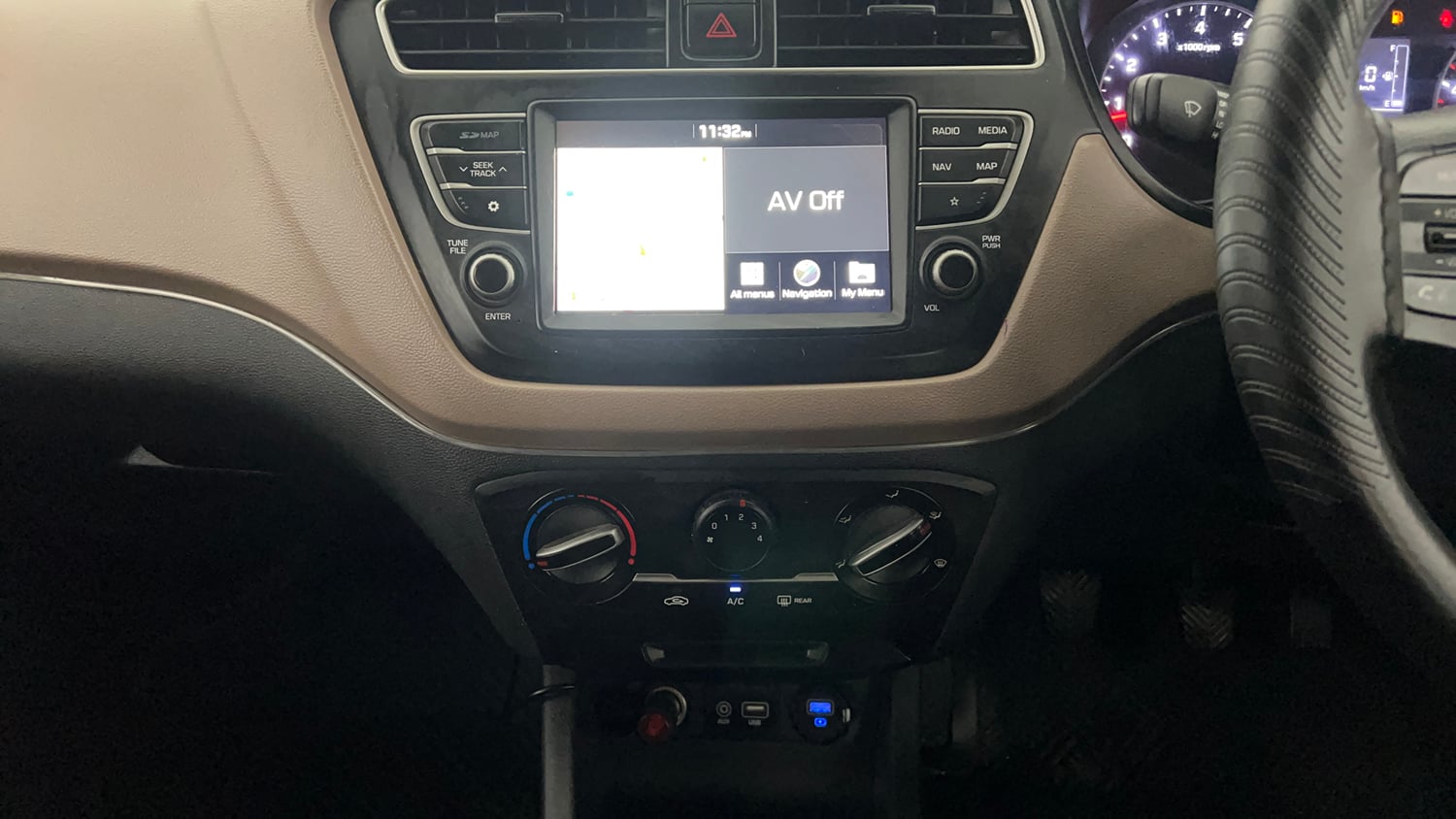 Used 2020 Hyundai Elite i20 Sportz Plus 1.2 Petrol Manual interior MUSIC SYSTEM & AC CONTROL VIEW