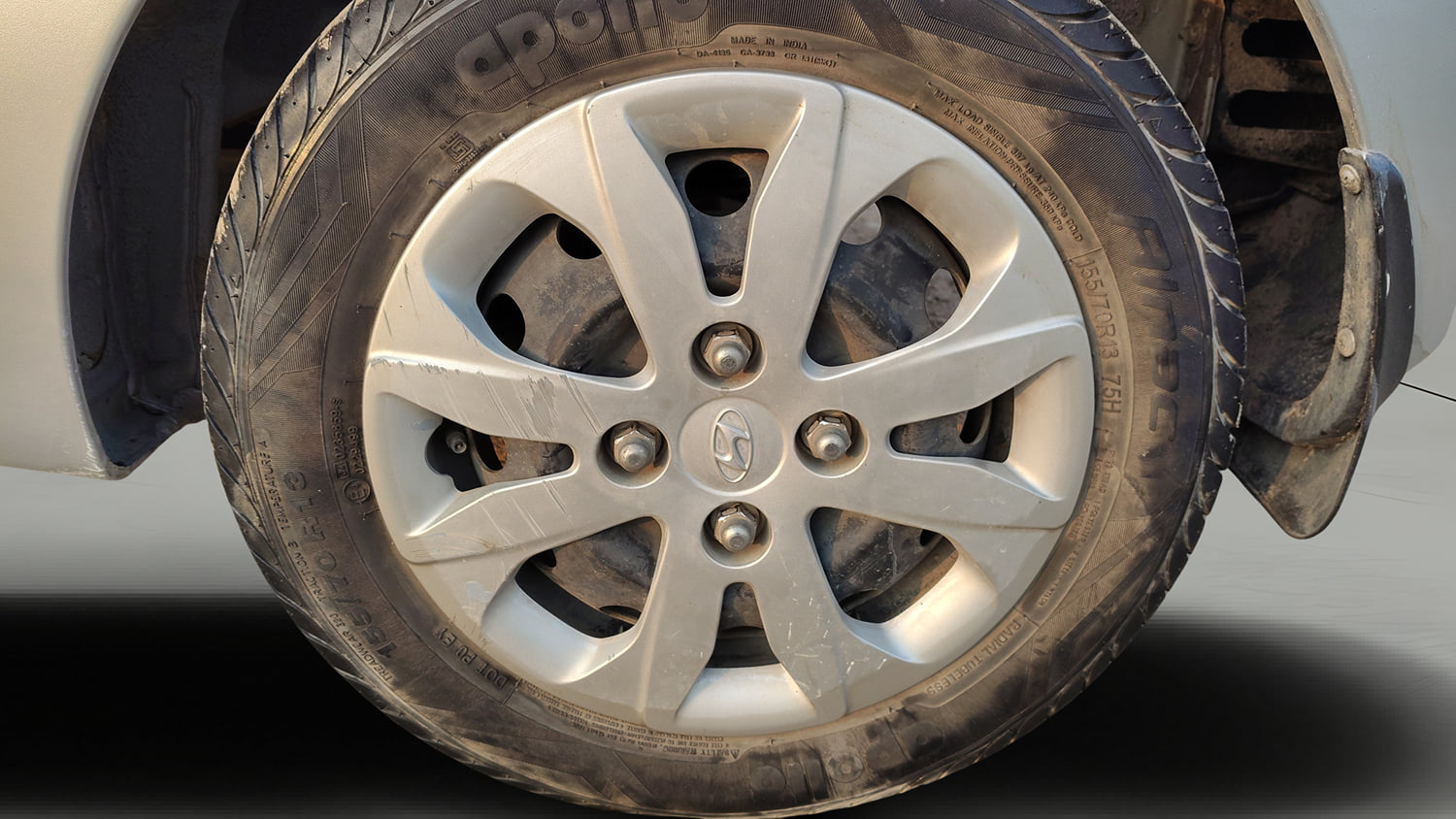 Used 2018 Hyundai Eon Magna + Petrol Manual tyres LEFT REAR TYRE RIM VIEW