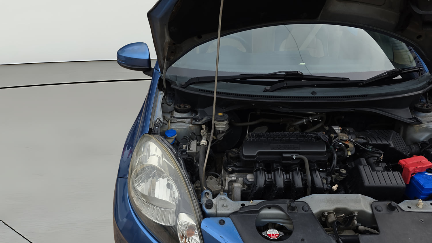 Used 2015 Honda Brio VX AT Petrol Automatic engine ENGINE RIGHT SIDE HINGE & APRON VIEW