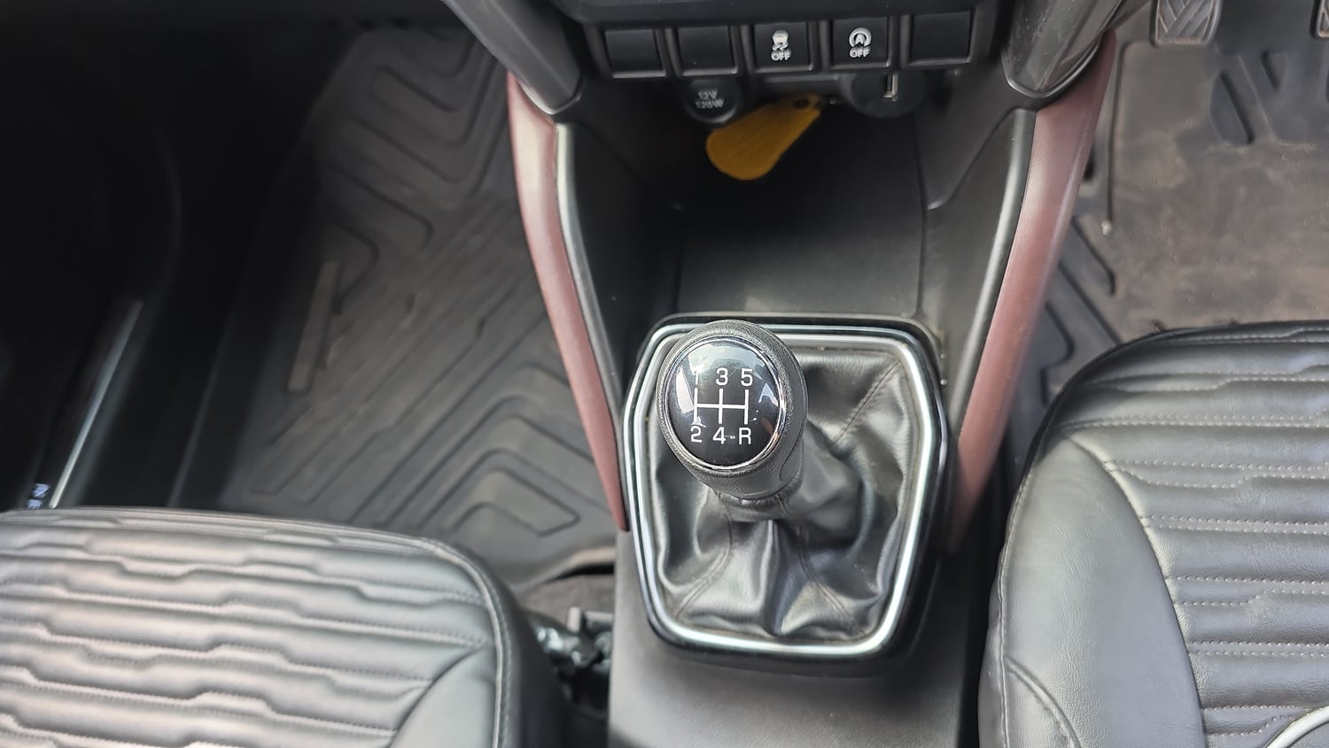 Used 2023 Maruti Suzuki Grand Vitara Zeta Smart Hybrid Petrol Manual interior GEAR  KNOB VIEW
