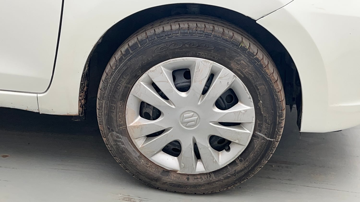 Used 2015 Maruti Suzuki Celerio ZXi AMT Petrol Automatic tyres RIGHT FRONT TYRE RIM VIEW