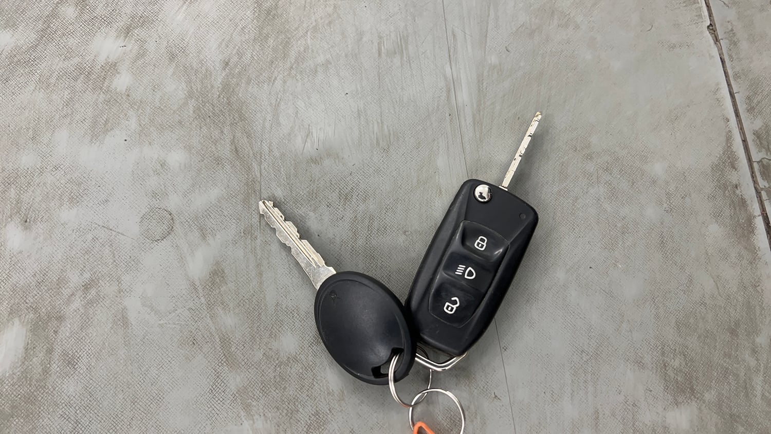 Used 2018 Tata Tiago Revotron XZ Petrol Manual extra CAR KEY VIEW