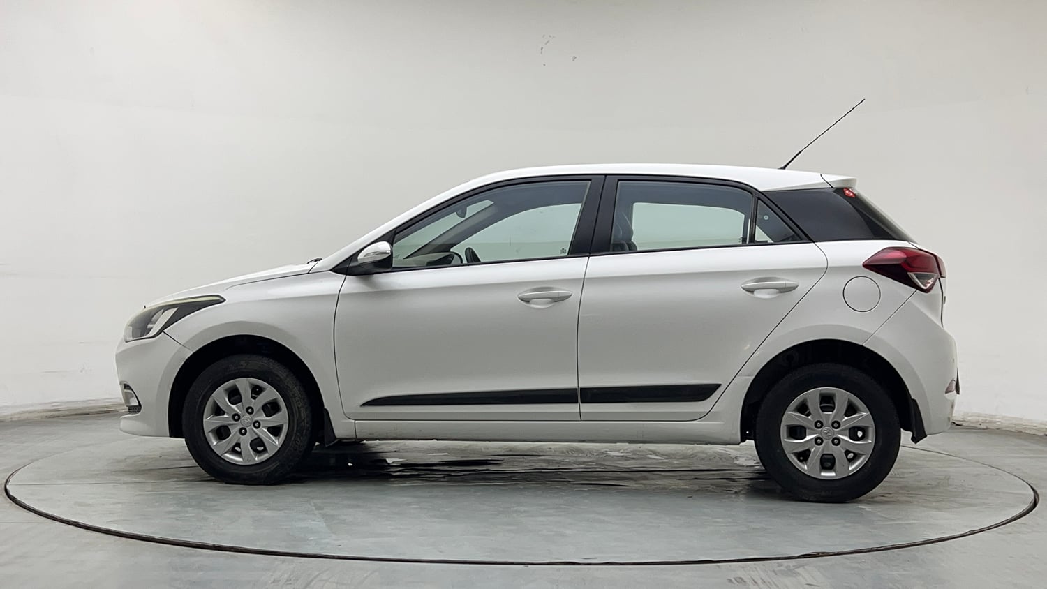 Used 2016 Hyundai Elite i20 Sportz 1.2 Petrol Manual exterior LEFT SIDE VIEW