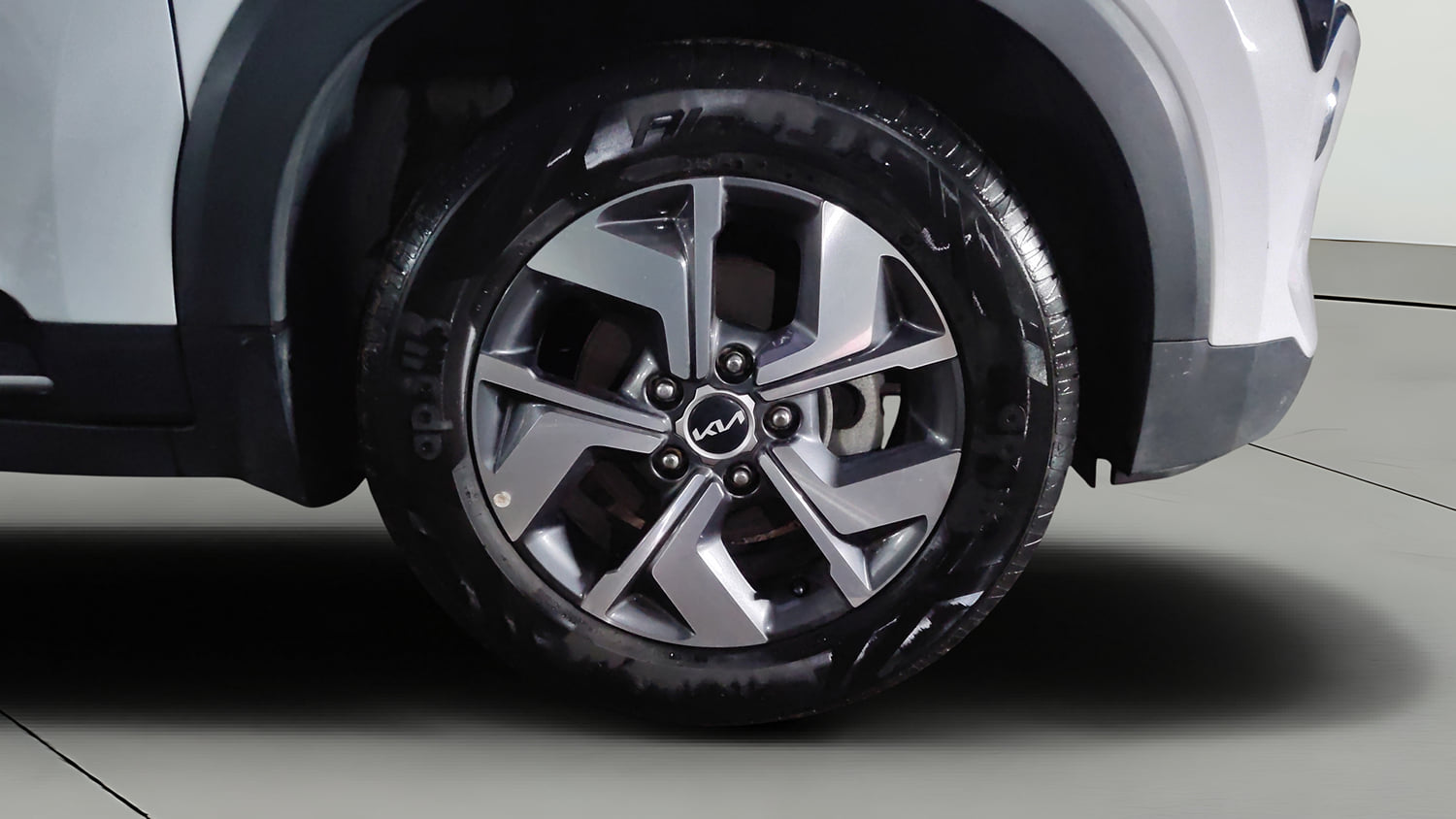 Used 2023 Kia Sonet HTX 1.0 iMT Petrol Manual tyres RIGHT FRONT TYRE RIM VIEW