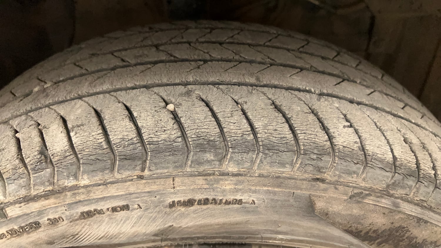 Used 2022 maruti-suzuki Vitara Brezza VXi Petrol Manual tyres RIGHT FRONT TYRE TREAD VIEW