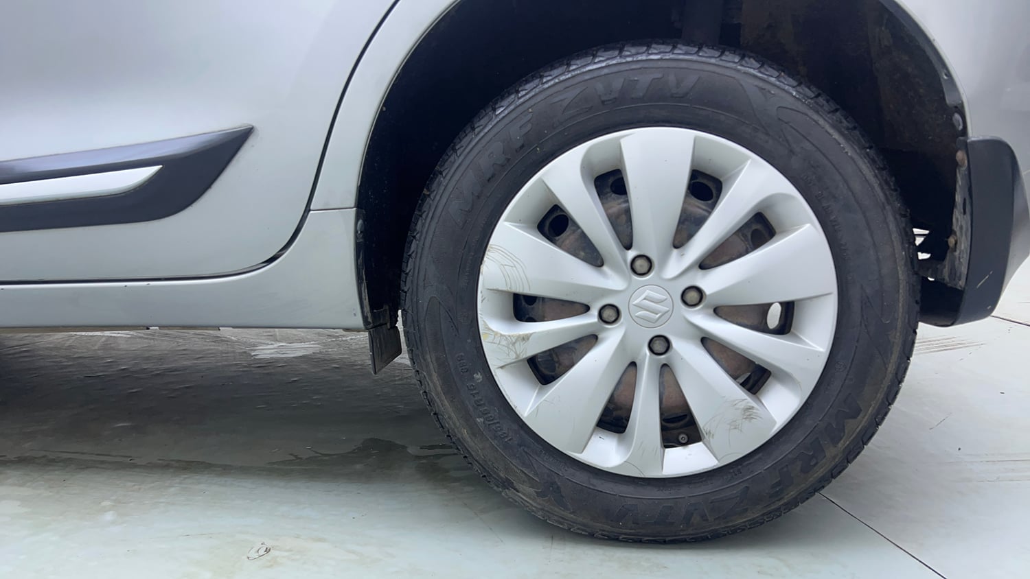 Used 2018 Maruti Suzuki Baleno Delta 1.2 Petrol Manual tyres LEFT REAR TYRE RIM VIEW