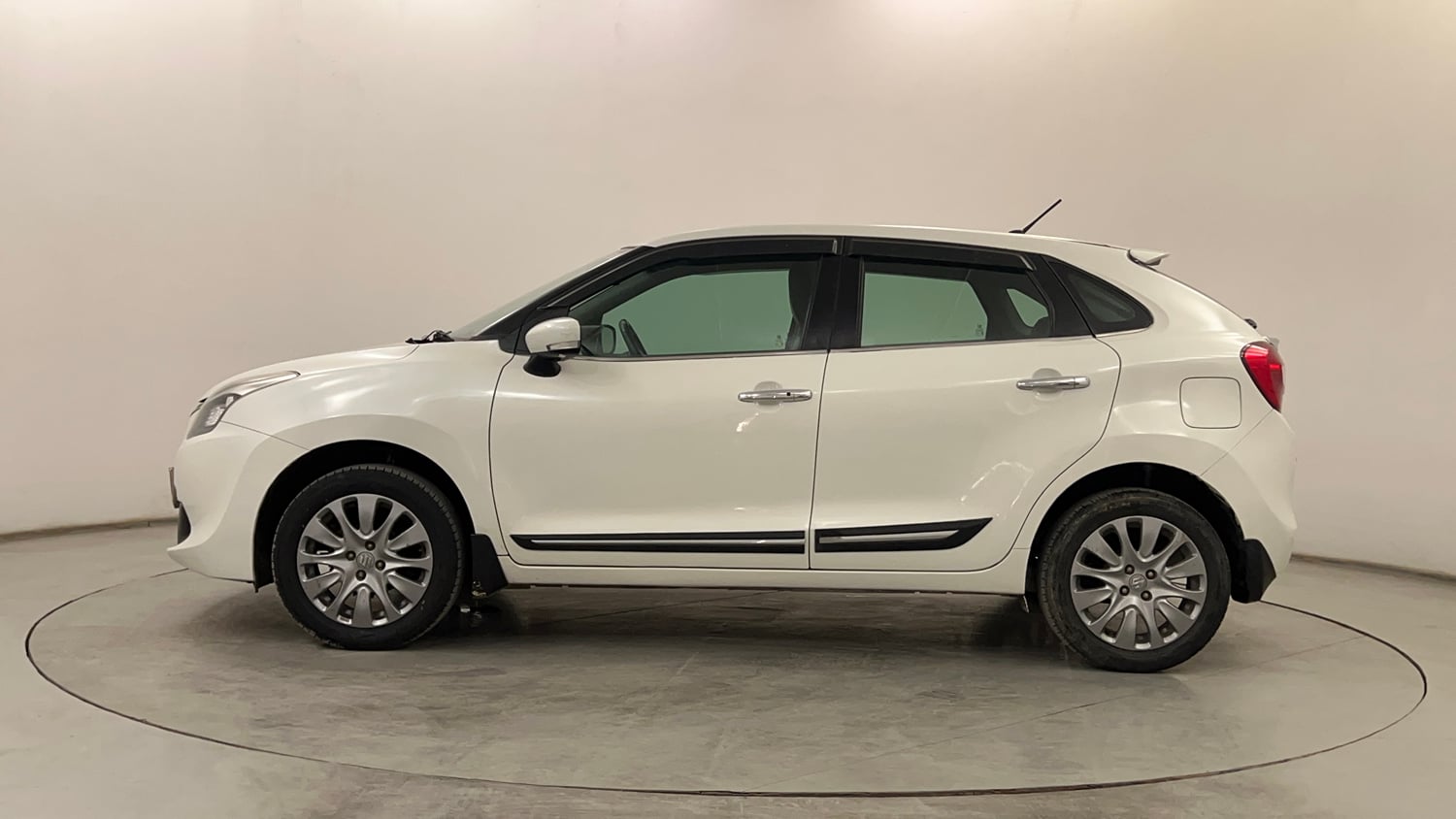Used 2016 Maruti Suzuki Baleno Alpha 1.2 Petrol Manual exterior LEFT SIDE VIEW