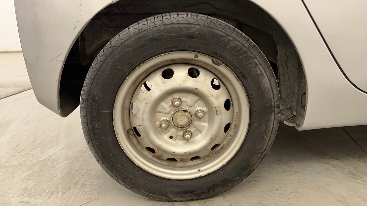Used 2018 Hyundai Eon Era + Petrol Manual tyres RIGHT REAR TYRE RIM VIEW
