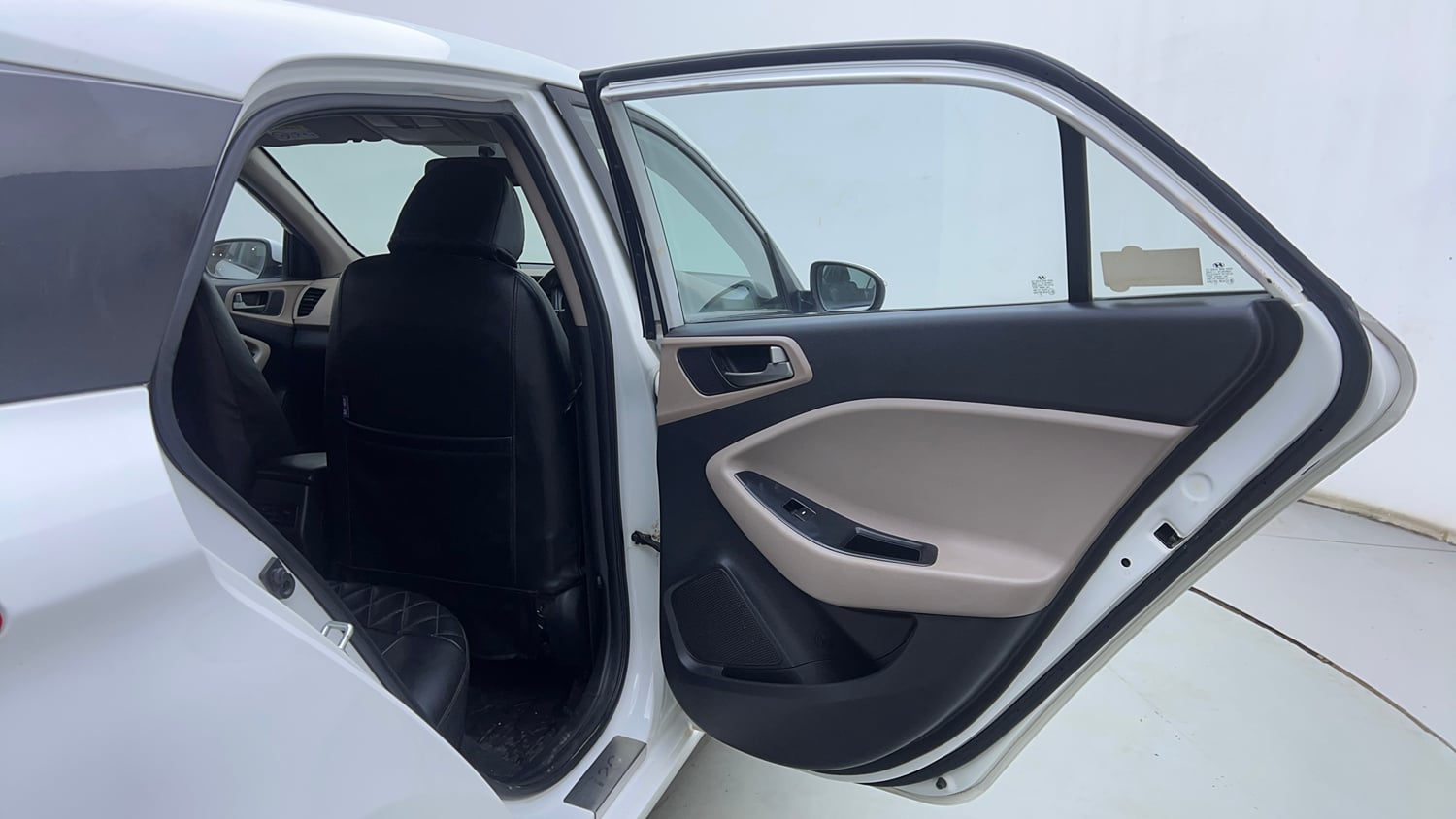 Used 2016 Hyundai Elite i20 Asta 1.4 CRDI Diesel Manual interior RIGHT REAR DOOR OPEN VIEW