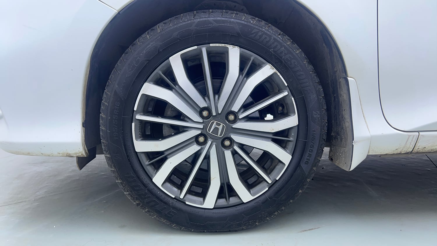 Used 2020 Honda City ZX CVT Petrol Petrol Automatic tyres LEFT FRONT TYRE RIM VIEW