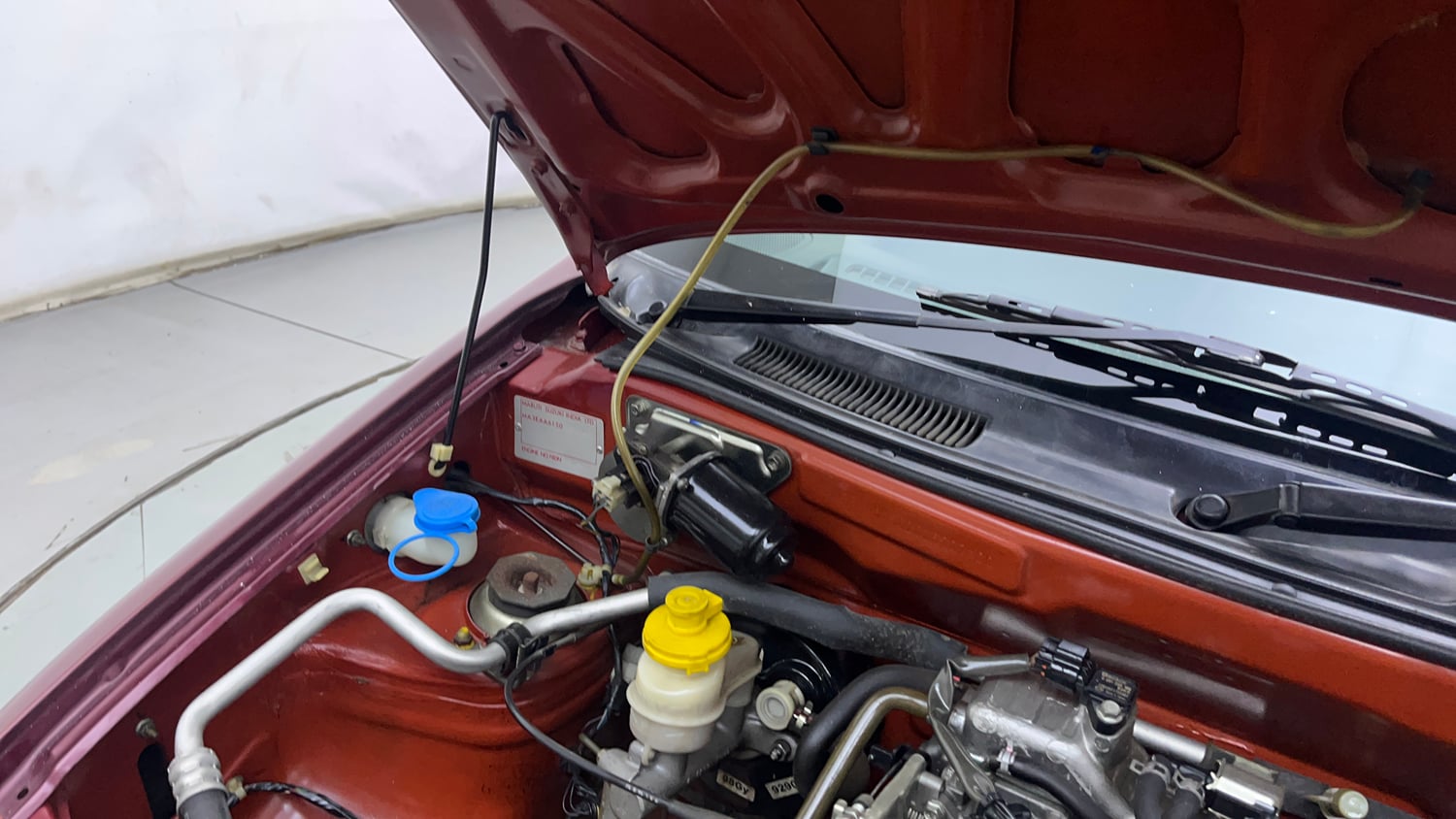 Used 2012 Maruti Suzuki Alto LXi BS-IV Petrol Manual engine ENGINE RIGHT SIDE HINGE & APRON VIEW