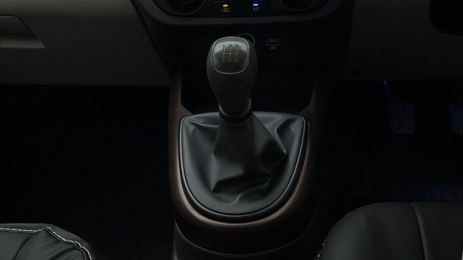 Used 2023 Hyundai Aura S 1.2 Petrol Petrol Manual interior GEAR  KNOB VIEW