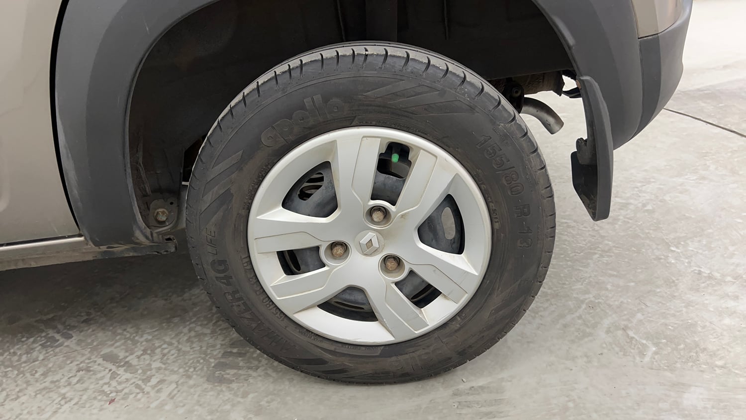 Used 2019 Renault Kwid RXL Petrol Manual tyres LEFT REAR TYRE RIM VIEW