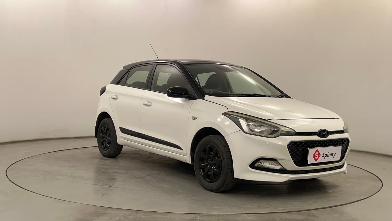 Used 2016 Hyundai Elite i20 Magna 1.2 Petrol Manual exterior RIGHT FRONT CORNER VIEW