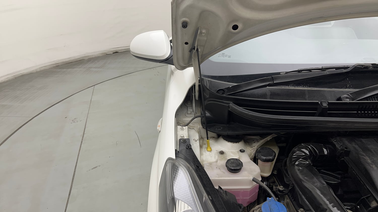 Used 2023 Hyundai Aura S 1.2 Petrol Petrol Manual engine ENGINE RIGHT SIDE HINGE & APRON VIEW