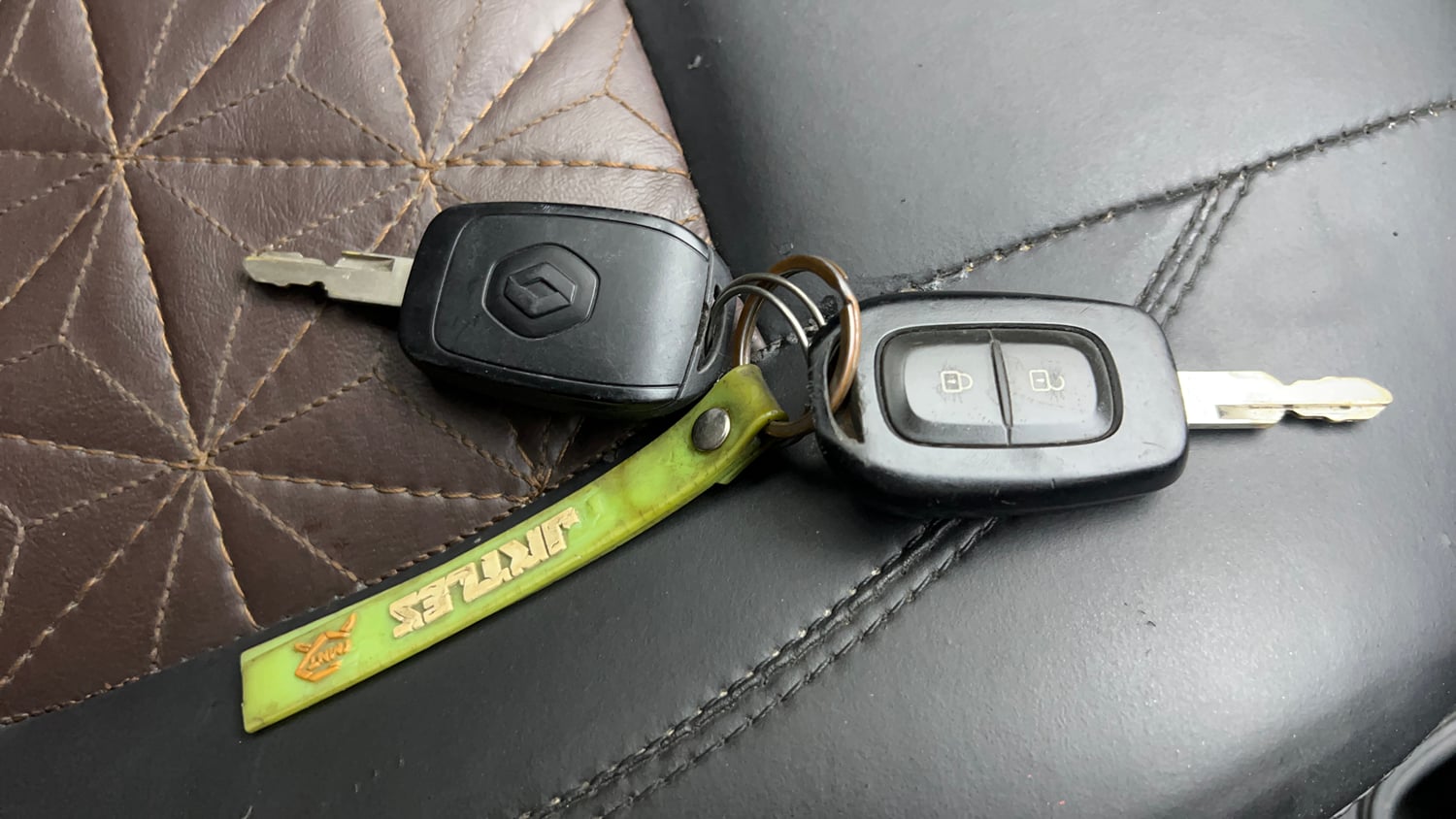 Used 2017 Renault Kwid 1.0 RXT AMT Opt Petrol Automatic extra CAR KEY VIEW