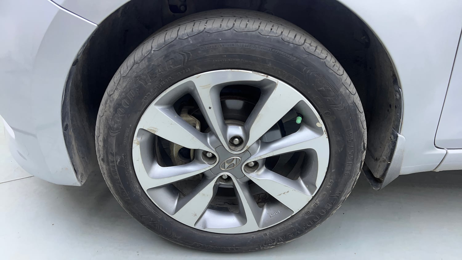 Used 2015 Hyundai Elite i20 Asta 1.2 Petrol Manual tyres LEFT FRONT TYRE RIM VIEW