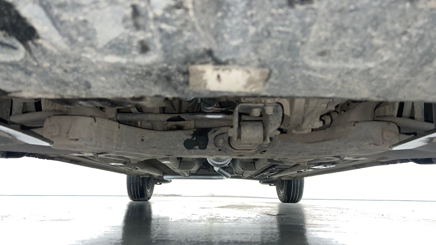 Used 2020 Hyundai Elite i20 Sportz Plus 1.2 Petrol Manual extra FRONT LEFT UNDERBODY VIEW