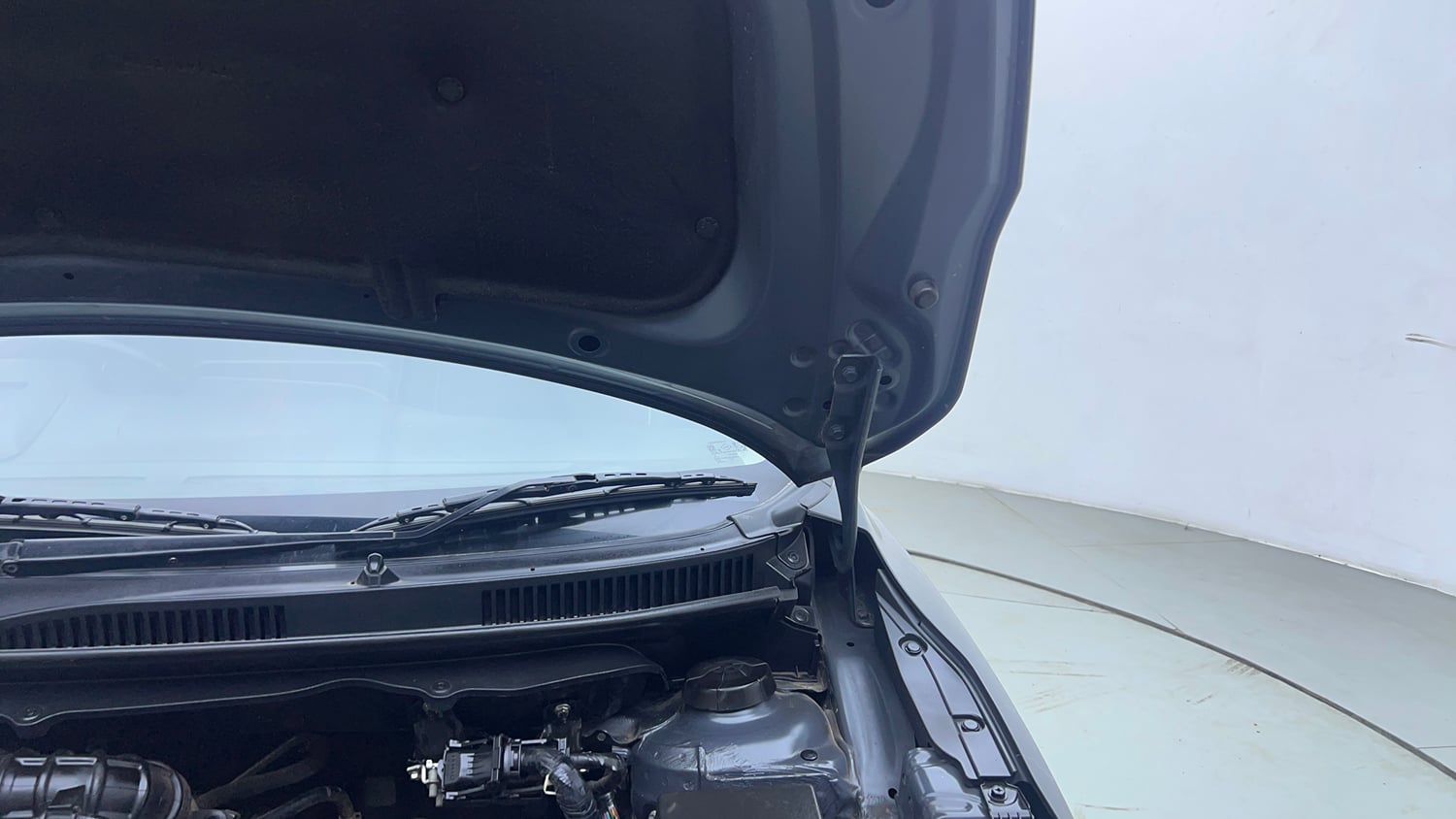 Used 2022 Maruti Suzuki Baleno Alpha MT Petrol Manual engine ENGINE LEFT SIDE HINGE & APRON VIEW