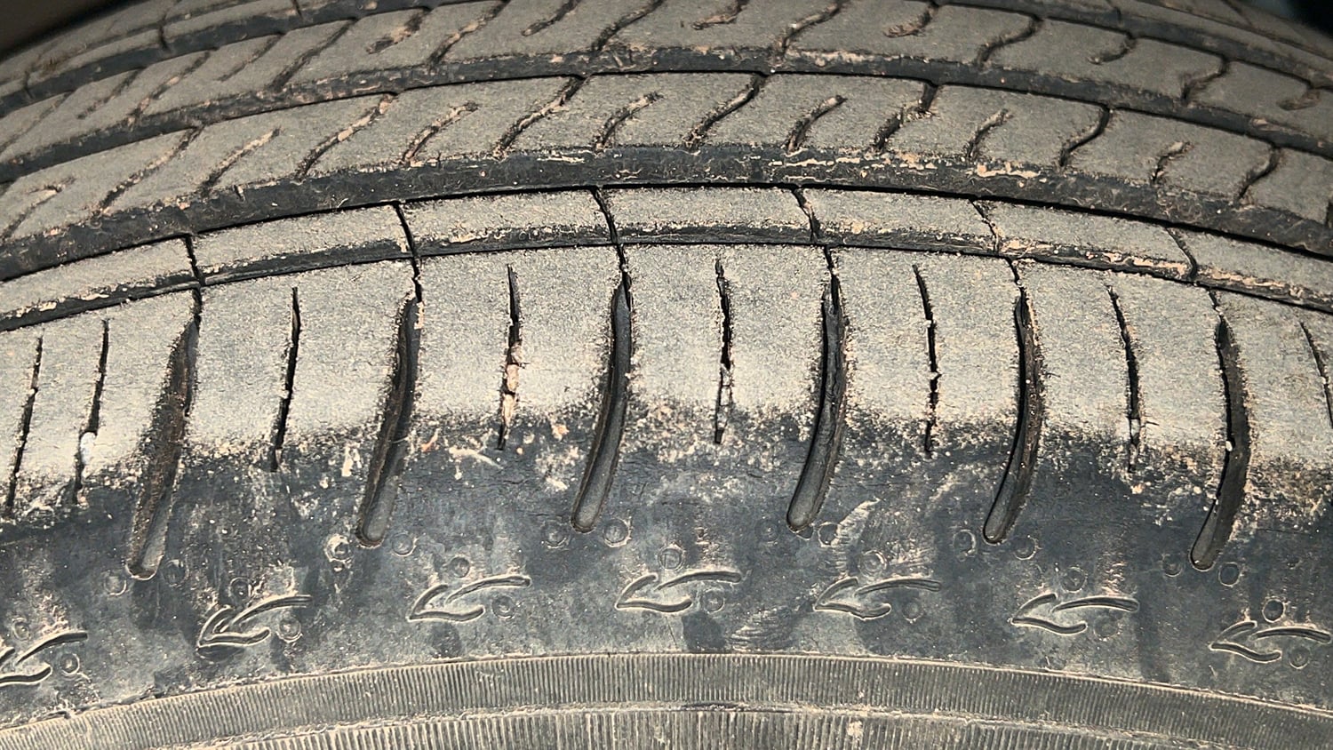 Used 2018 Mahindra KUV100 NXT K6 Plus 6 STR Petrol Manual tyres RIGHT REAR TYRE TREAD VIEW