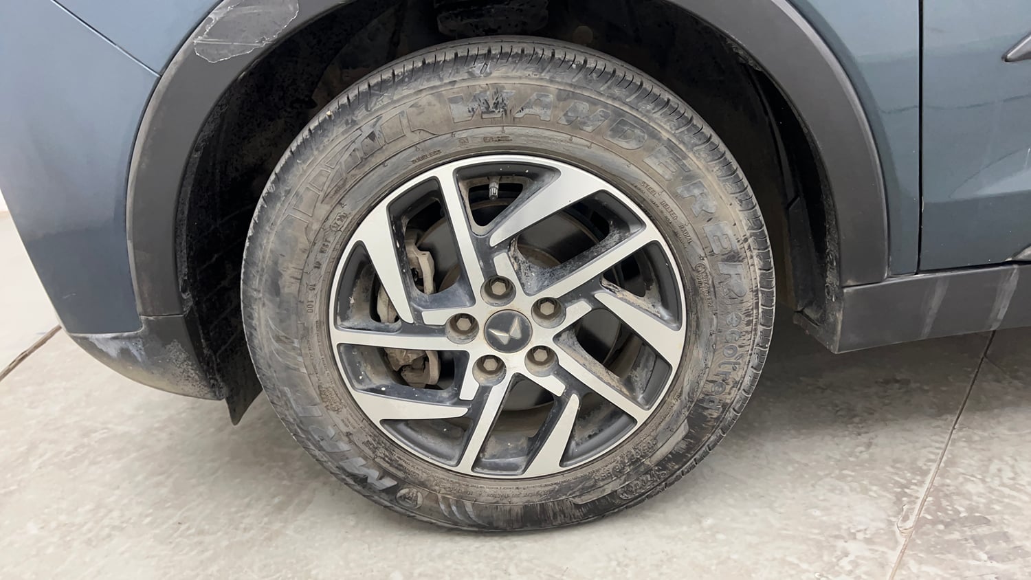 Used 2023 Mahindra XUV 300 W8 (O) 1.2 Petrol AMT Petrol Automatic tyres LEFT FRONT TYRE RIM VIEW