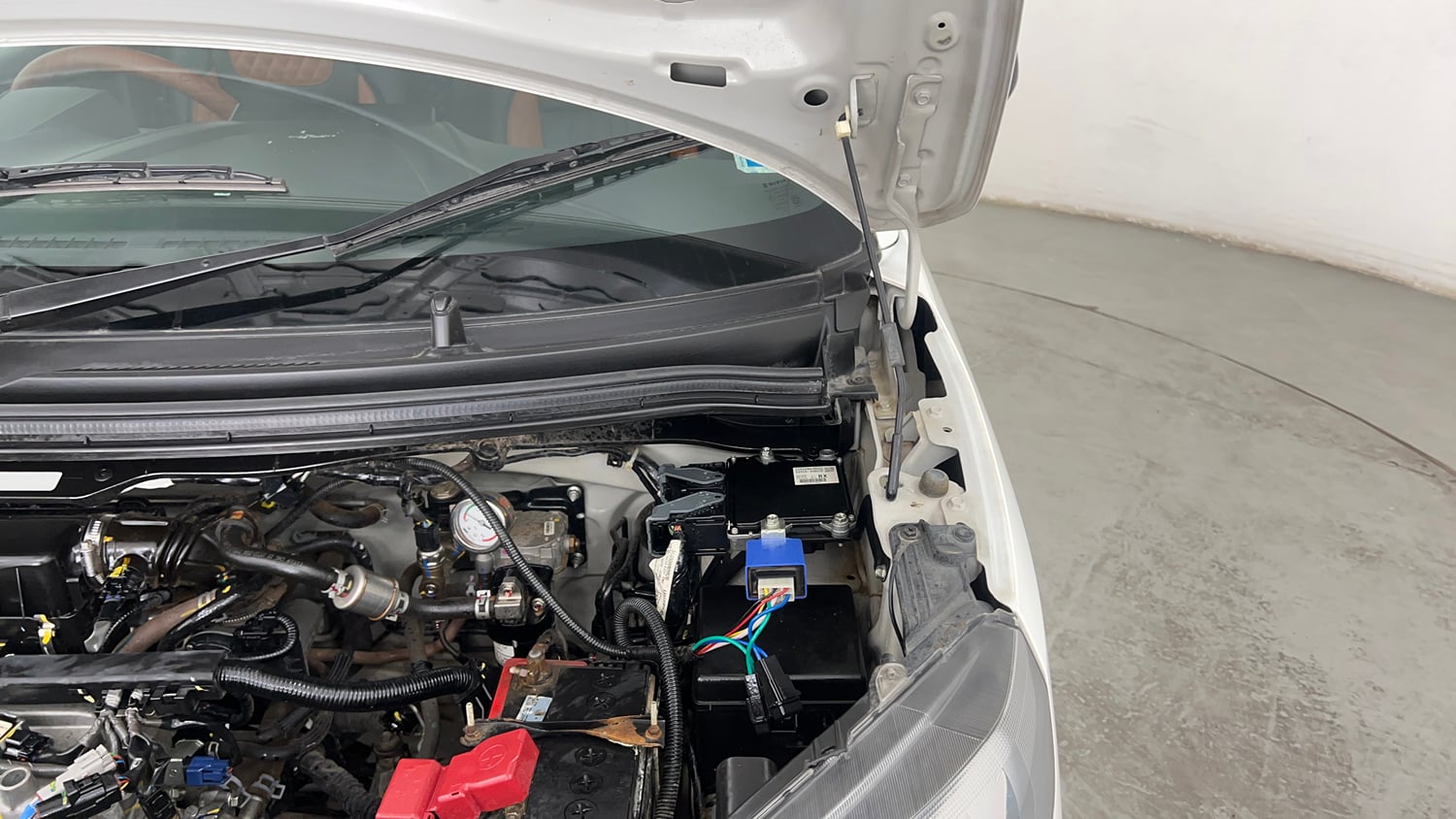 Used 2021 Maruti Suzuki Wagon R LXi 1.0 CNG Cng Manual engine ENGINE LEFT SIDE HINGE & APRON VIEW